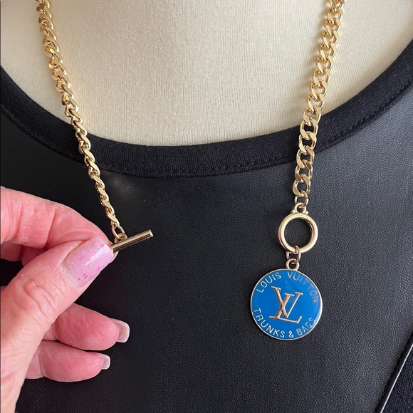 Trunks and Bags Charm (royal blue w/necklace) - Picture 4 of 5